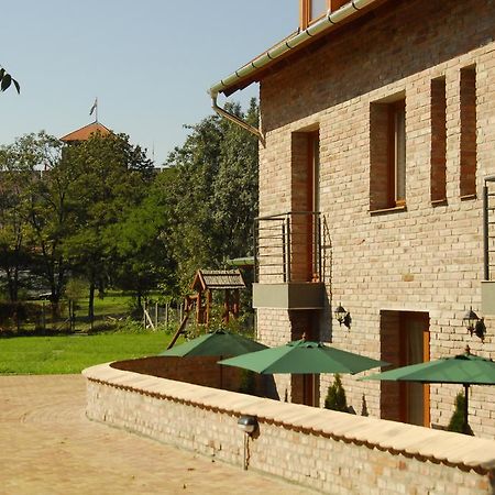 Vararok Apartman Gyula Luaran gambar