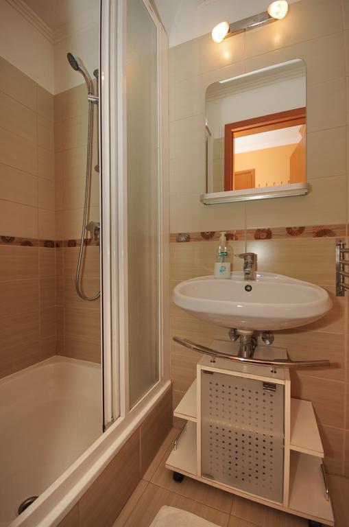 Vararok Apartman Gyula Luaran gambar