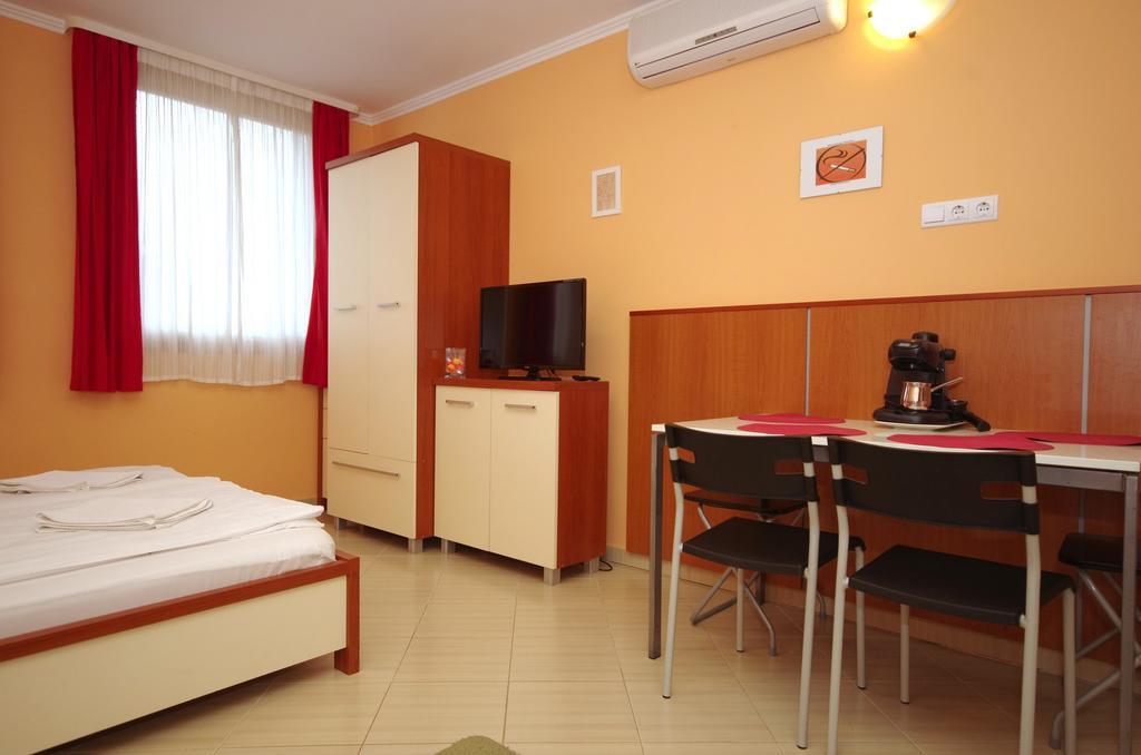 Vararok Apartman Gyula Luaran gambar