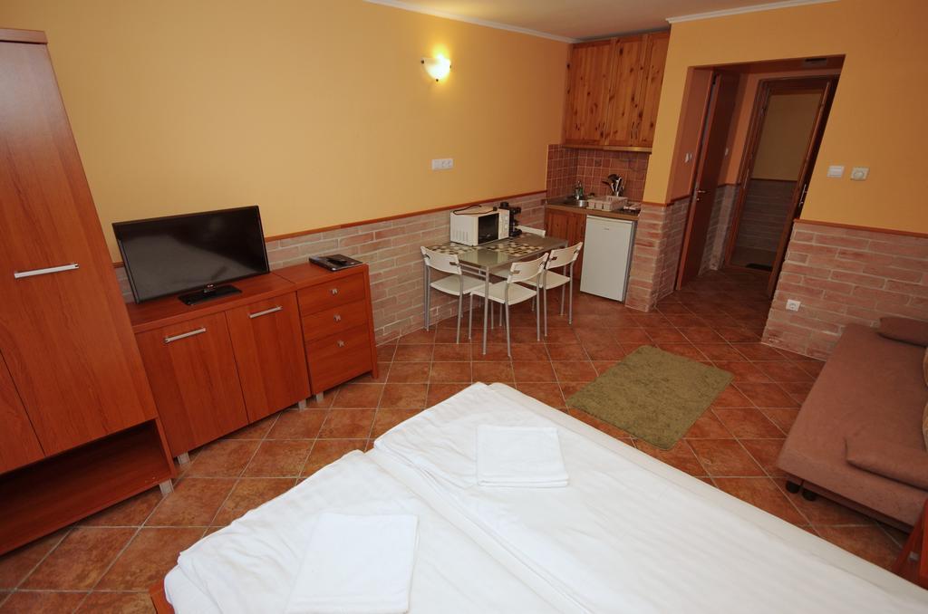 Vararok Apartman Gyula Luaran gambar