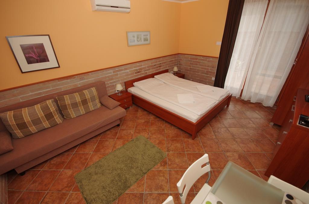 Vararok Apartman Gyula Luaran gambar