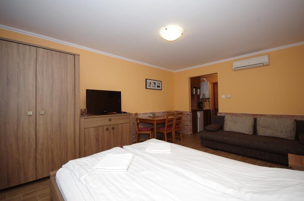 Vararok Apartman Gyula Luaran gambar
