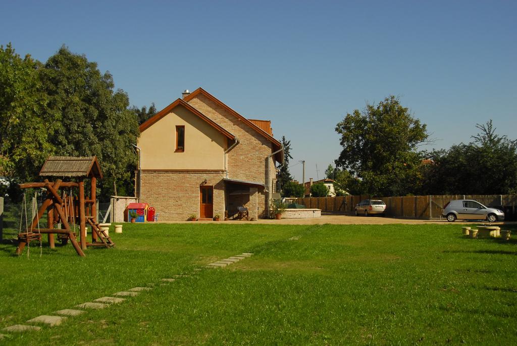 Vararok Apartman Gyula Luaran gambar