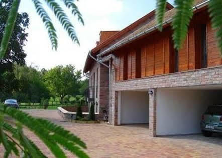 Vararok Apartman Gyula Luaran gambar